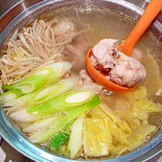 澄んだスープが美味しい〜「濃厚★塩鶏鍋」